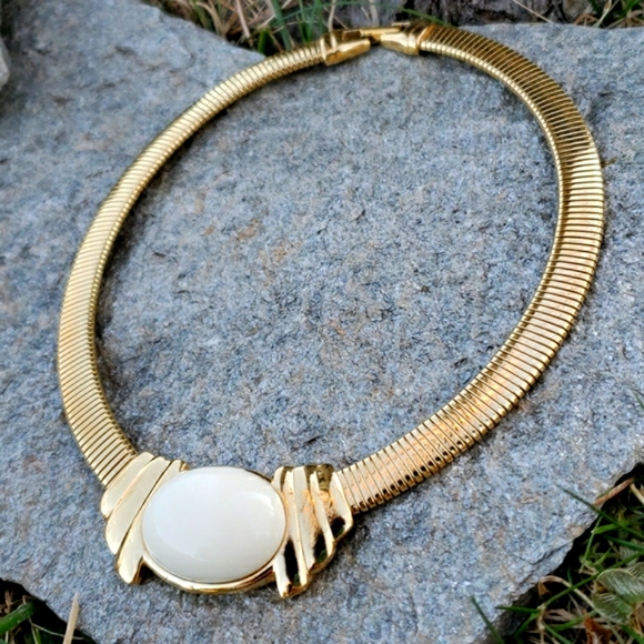 VTG Trifari Egyptian Revival Lucite Cabochon Gold Omega Chain Collar Necklace - Picture 1 of 13